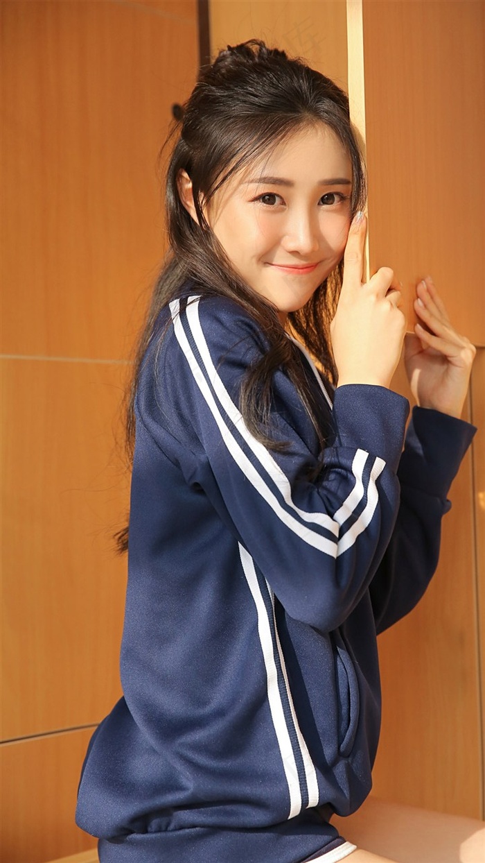 女人扒开双腿让男人捅