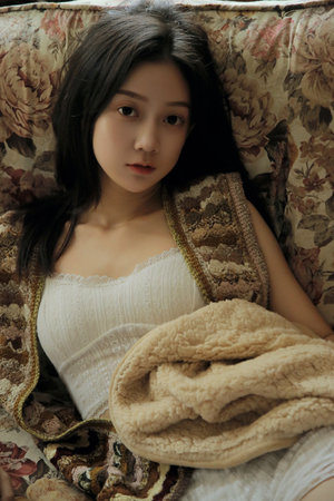 在教室强奷小箩莉h