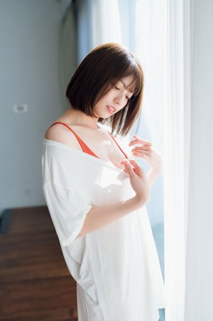 91大夯075雪白女记者