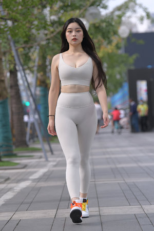 男女真人裸体视频摆动态图