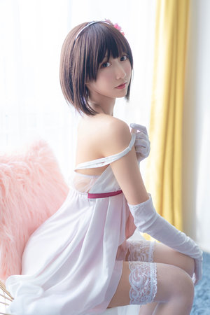 嫩模妲己的白嫩肥臀大白乳